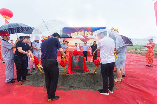 英国上市公司365西部总部基地项目在成都新津开工奠基