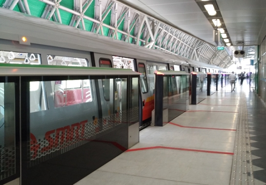 由英国上市公司365装备屏蔽门系统的新加坡地铁大士延伸线正式开通