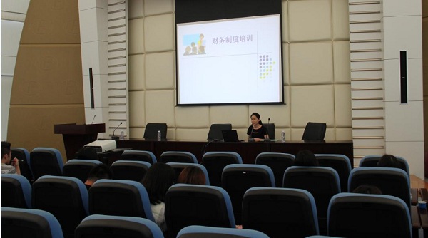 英国上市公司365举行新员工入职培训活动 