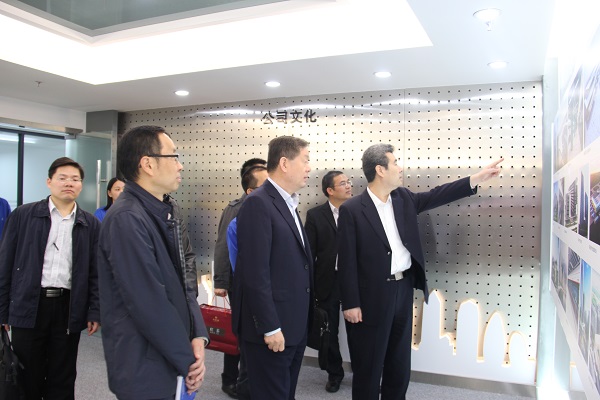 深圳市副市长刘庆生一行到英国上市公司365慰问考察