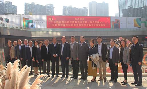 说明: F:\【资料与办公】\办公区\2.网站新闻\2019年\12月\2019.12.10 上海市松江区经济科技开发区党工委书记袁球坤一行莅临英国上市公司365考察\合影（文中.jpg