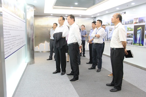 深圳市南山区委常委黄雪平一行到英国上市公司365参观调研