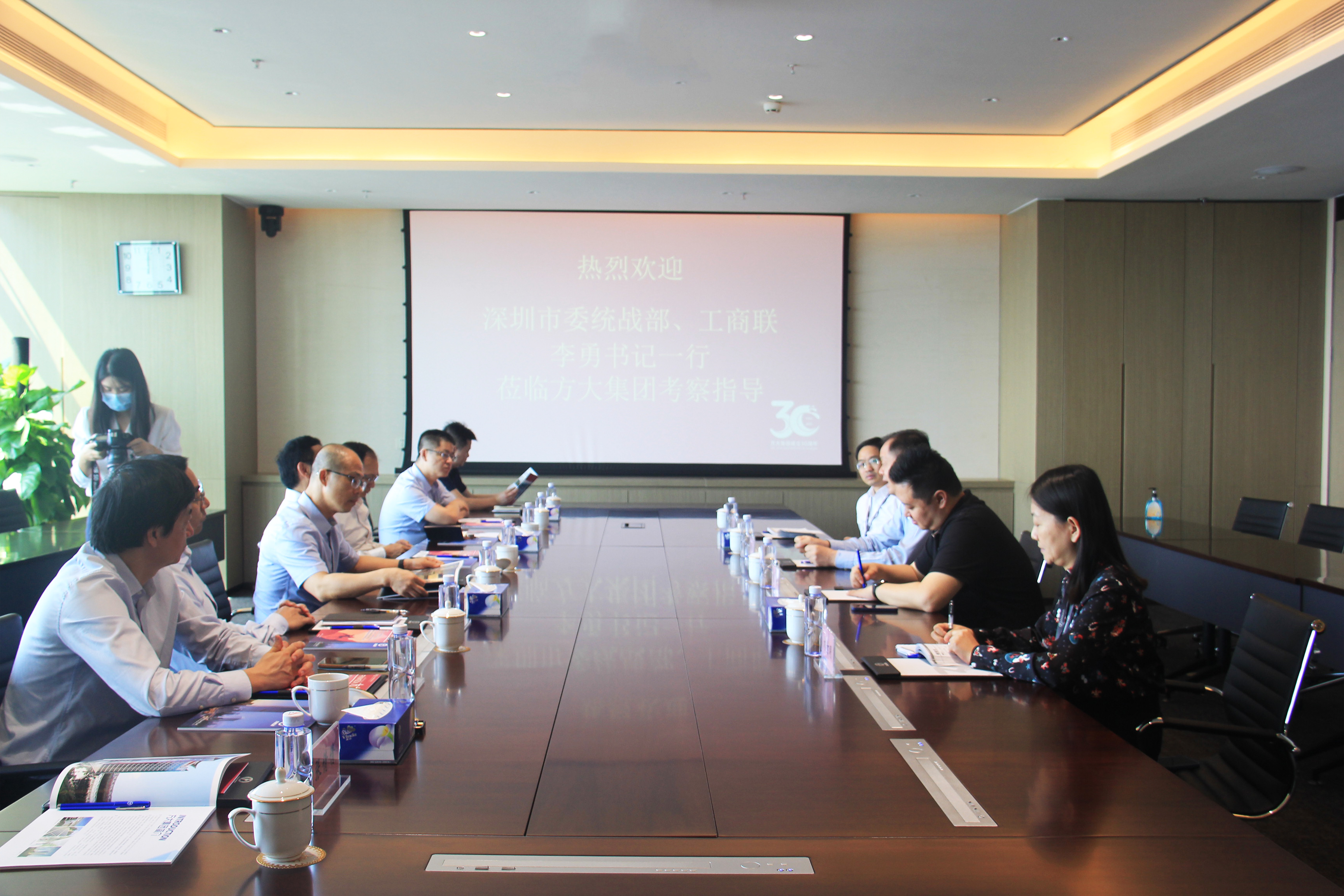 深圳市委统战部副部长、市工商联党组书记李勇一行莅临英国上市公司365考察调研