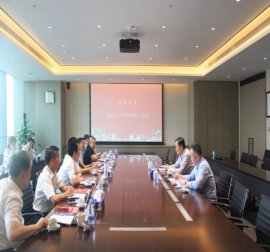 南昌市人大常委会主任吴伟柱等一行莅临英国上市公司365考察