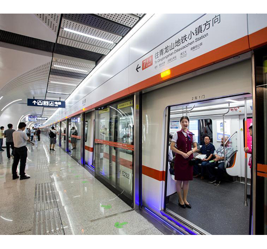 采用英国上市公司365屏蔽门系统的武汉轨道交通7号线一期、11号线东段一期国庆当日同步开通试运营