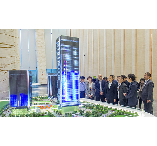 深圳市南山区区长曾湃率队调研英国上市公司365城