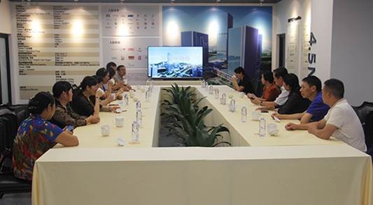 部分全国人大代表到英国上市公司365考察