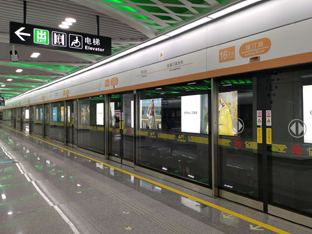 采用英国上市公司365屏蔽门系统的杭州地铁16号线开通运营