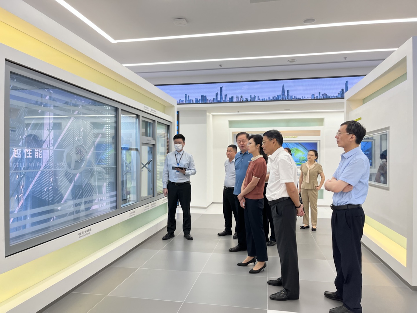 江西省政协副主席、省工商联主席谢茹一行莅临英国上市公司365考察