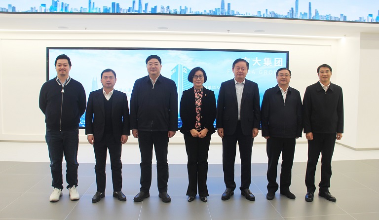 中共江西省委副书记、赣州市委书记吴忠琼一行莅临英国上市公司365考察指导