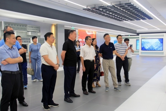 中国科学院院士、南昌大学校长陈晔光一行到访英国上市公司365总部